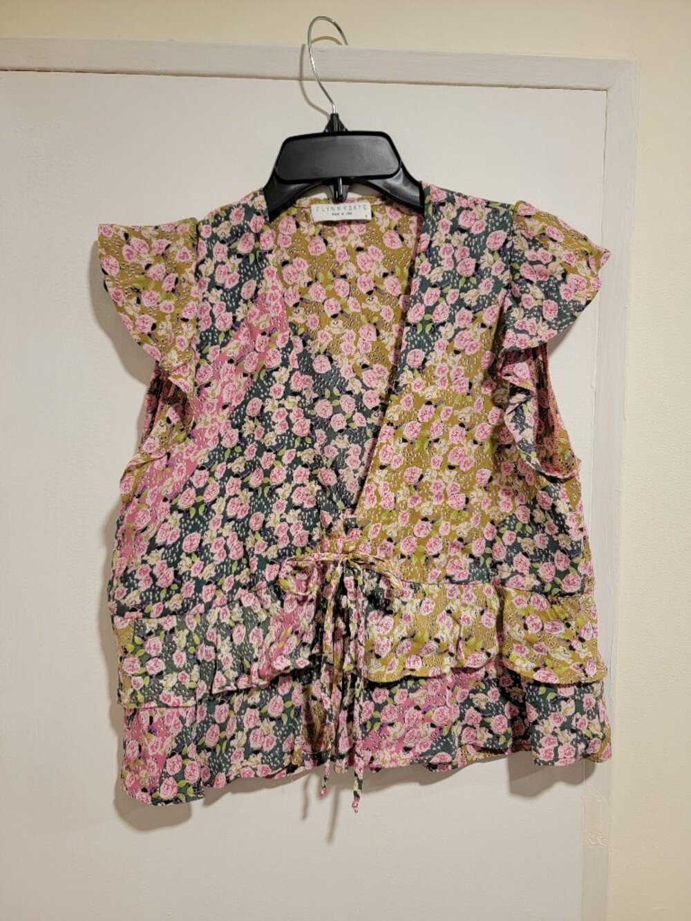 Cute rose top 🌹💖💚